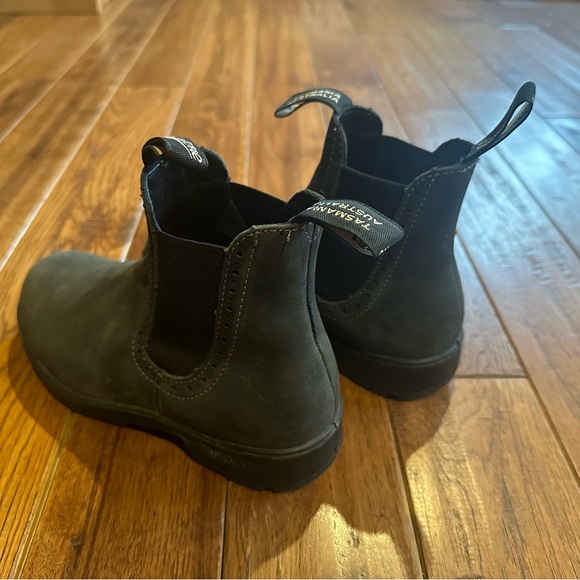 Blundstone rustic black boots.  Size 4.5. - Picture 2 of 4